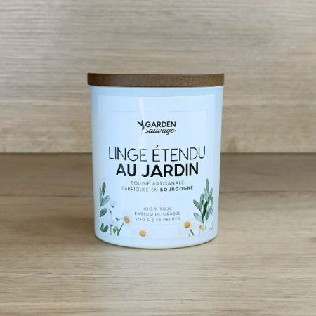 bougie linge étendu au jardin